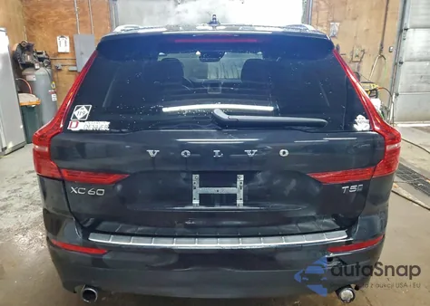 2021 Volvo Xc60 T5 Momentum z USA, uszkodzony, nr VIN YV4102RK8M1682224